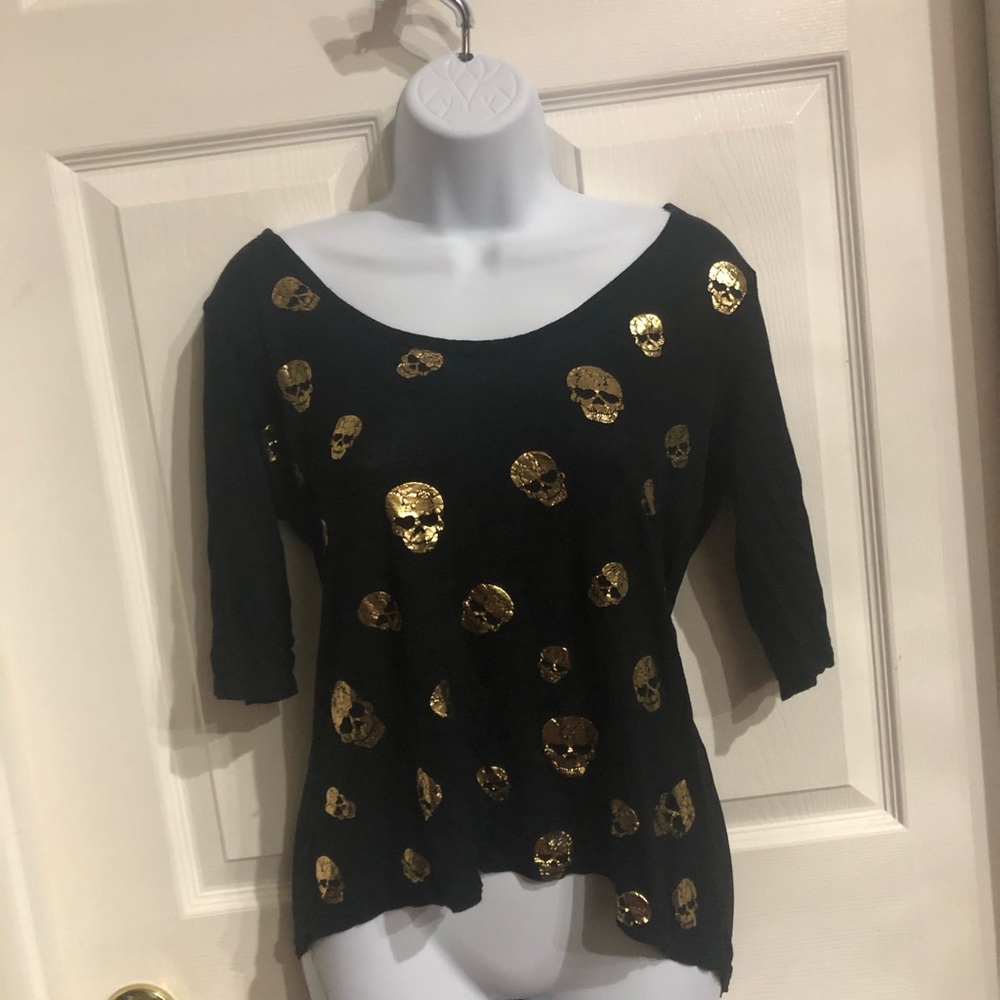Black blouse w/ skull gold top M/L
